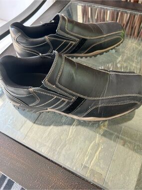 Weekenders Black Slip-On Casual Loafers with Contrast Stitching